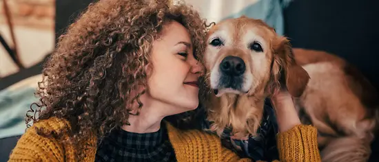 Frau mit Hund - Hundenamen finden